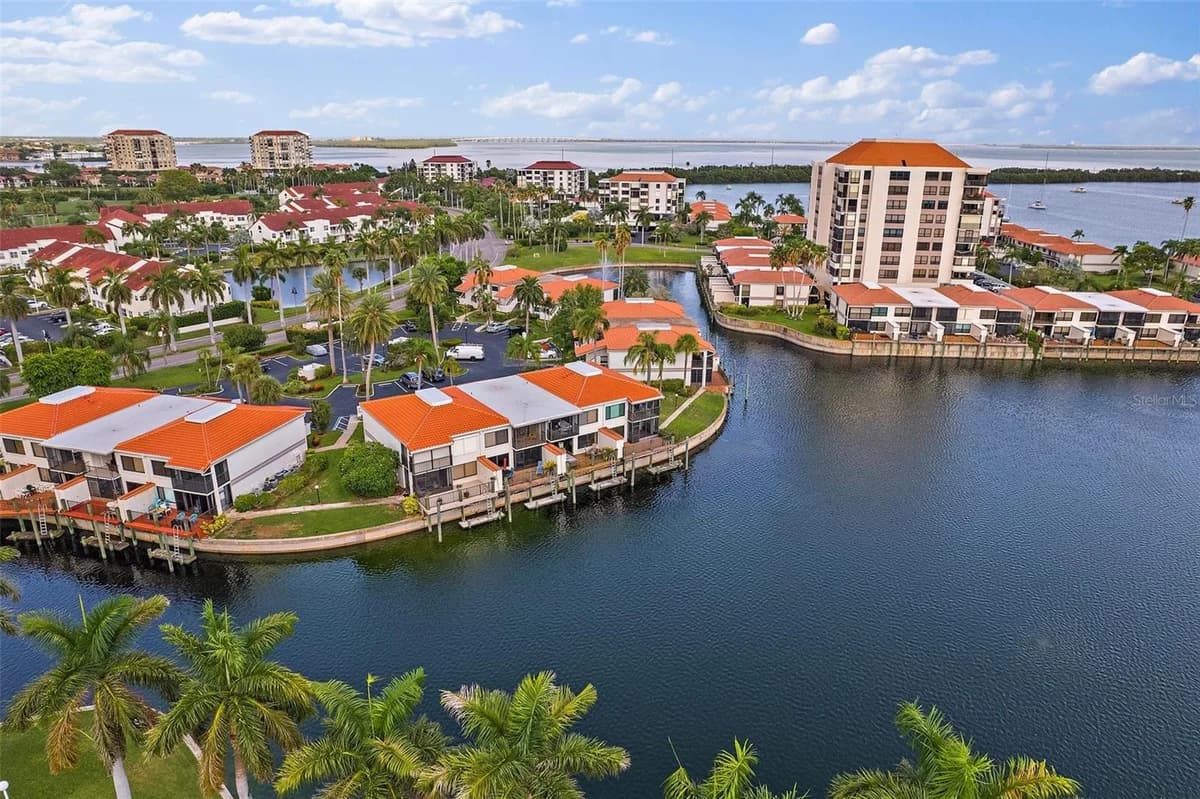 St. Petersburg apartments for rent - Property image - 6277 Bahia Del Mar Boulevard - 2
