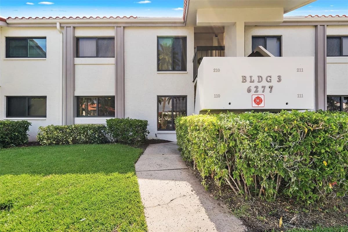 St. Petersburg apartments for rent - Property image - 6277 Bahia Del Mar Boulevard - 1