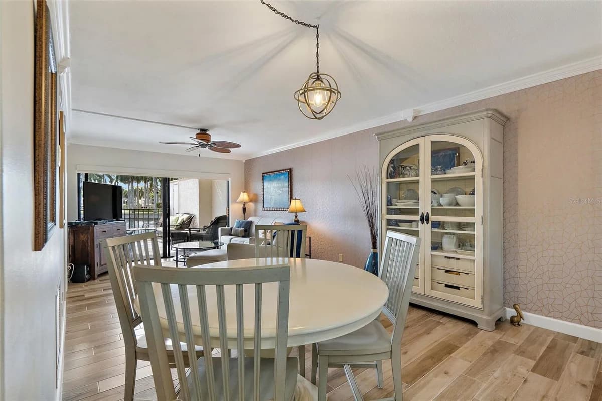 St. Petersburg apartments for rent - Property image - 6277 Bahia Del Mar Boulevard - 3