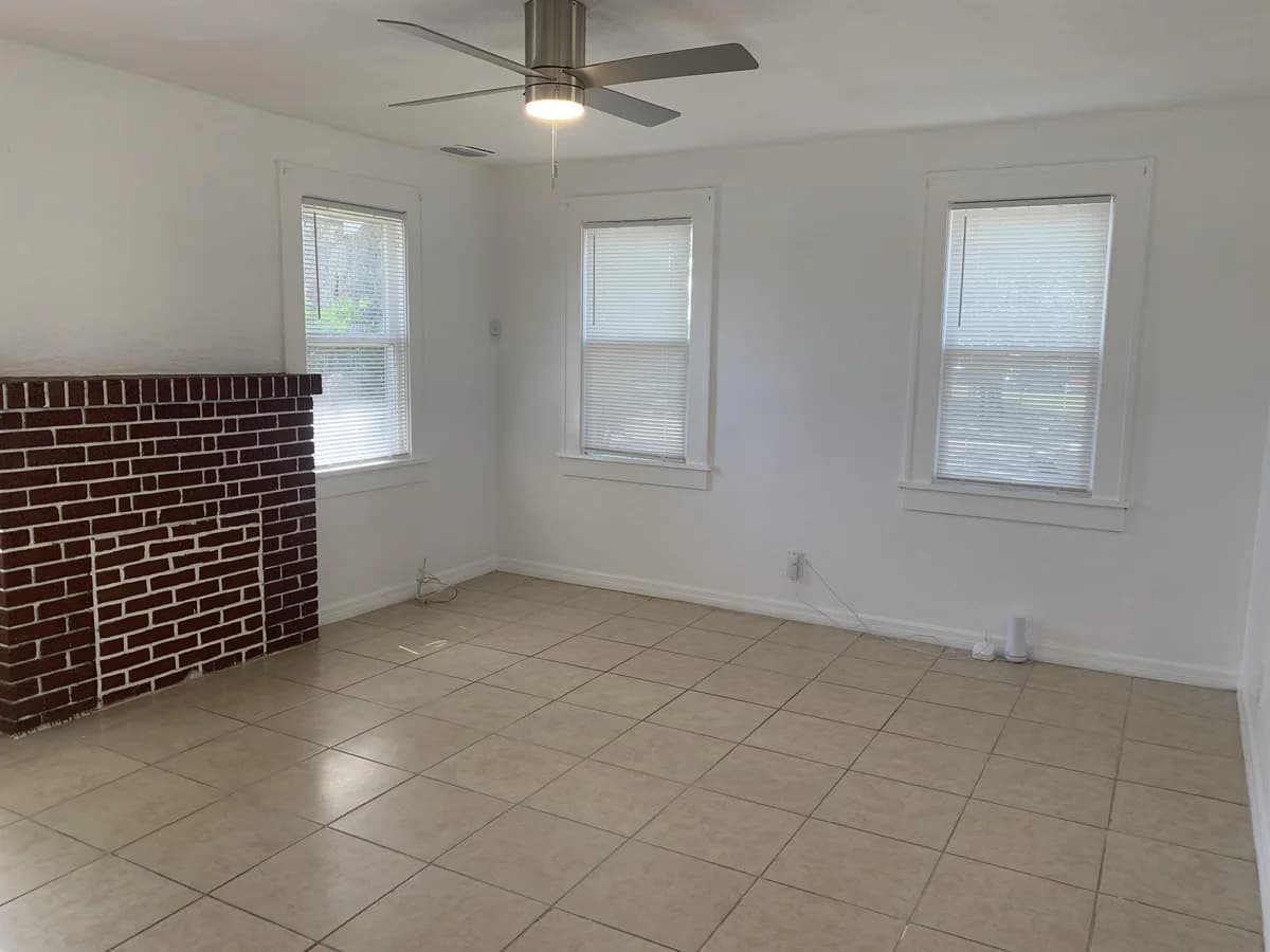 St. Petersburg apartments for rent - Property image - 2425 22 nd Avenue South - 3