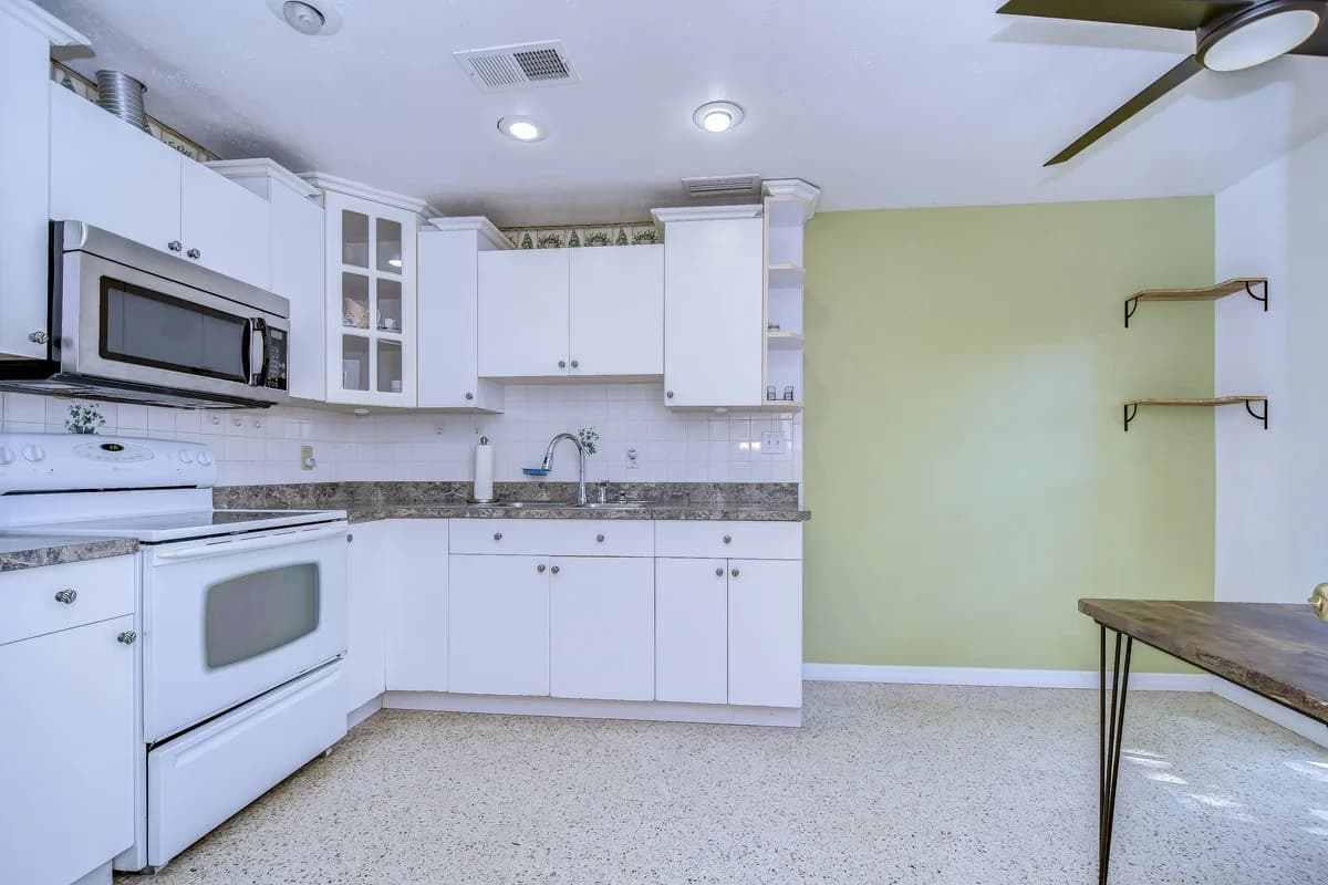 St. Petersburg apartments for rent - Property image - 4944 5th Ave N - 3